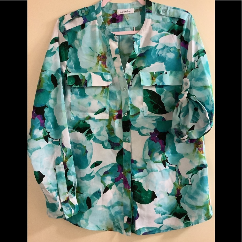 Blouse NWOT front pockets